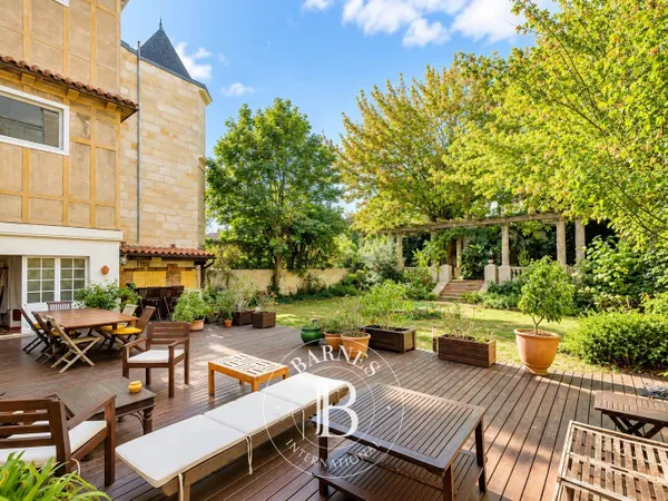 Bordeaux Saint-Genès - Appartement duplex de 254 m² - Jardin 400 m² - Garage