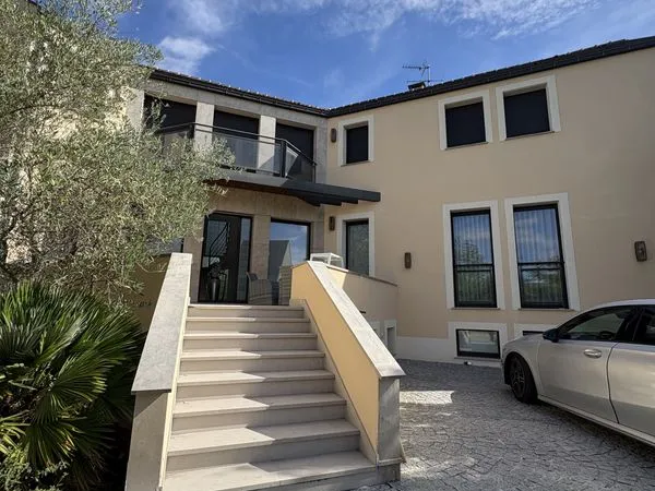 Propriété 11 pièces 250 m²