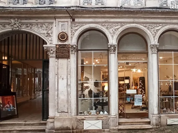Local commercial 320 m² AUXERRE