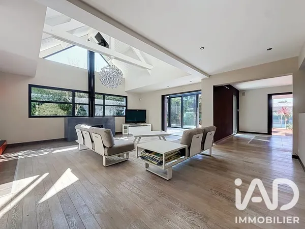 Maison 9 pièces 274 m²