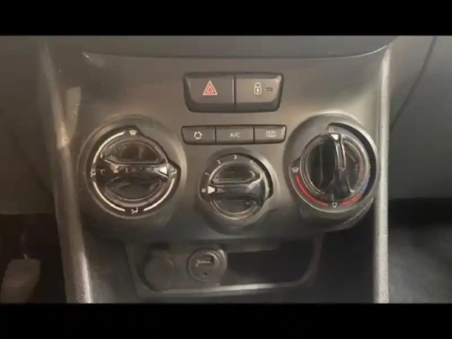 Peugeot 2008 1.2 110 style gps clim bluetooth — photo 14