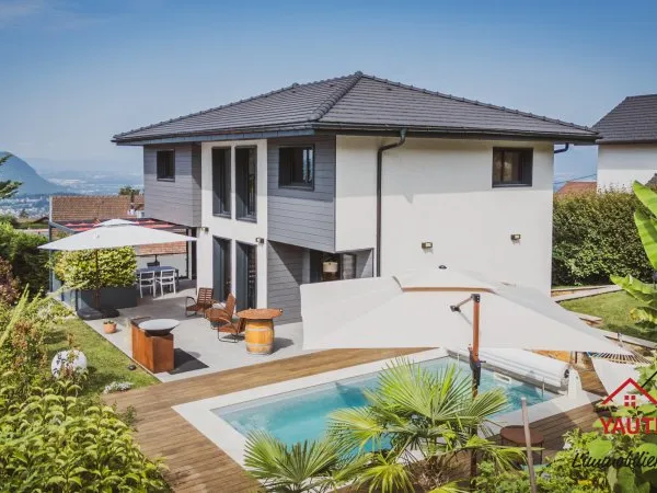 Maison avec piscine, studio et vue, à 10 min de la frontière suisse Cranves-Sales