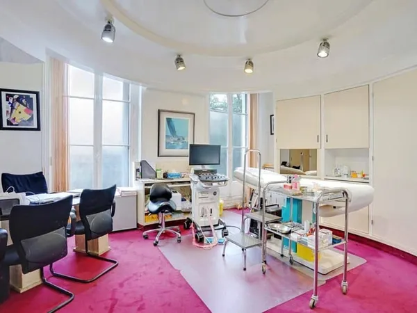 Local professionnel 5 pièces 135 m²