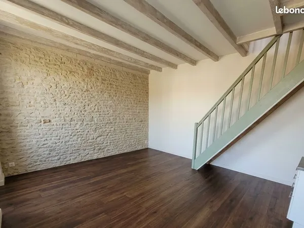 Maison en pierre 60 m² avec cour et garage - 25 min d'Angoulême