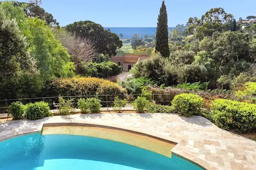 Villa 9 pièces 200 m²