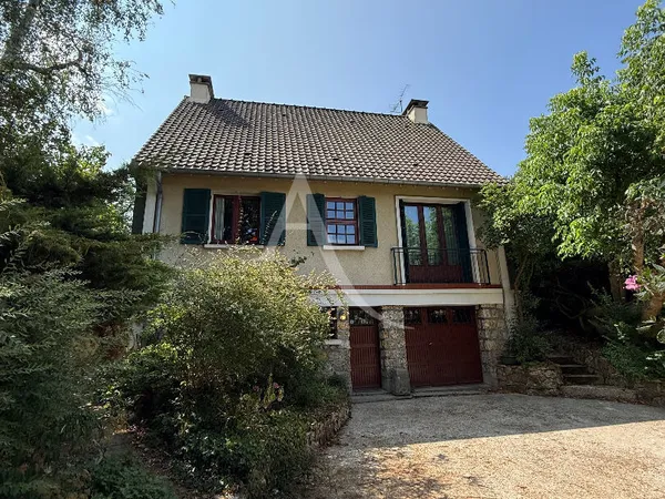 Maison familiale 4 chambres avec beau jardin et grande dépendance ? fort potentiel !