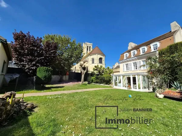 Maison de ville 11 pièces 250 m²