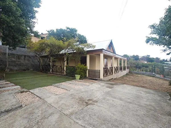 Maison meublée 3 chambres avec terrasse et vue mer - Bellemène