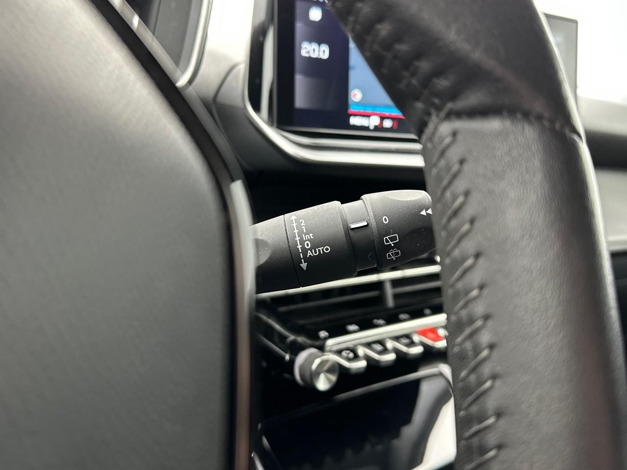 Peugeot 2008 puretech 130 s&s bvm6 allure pack — photo 20