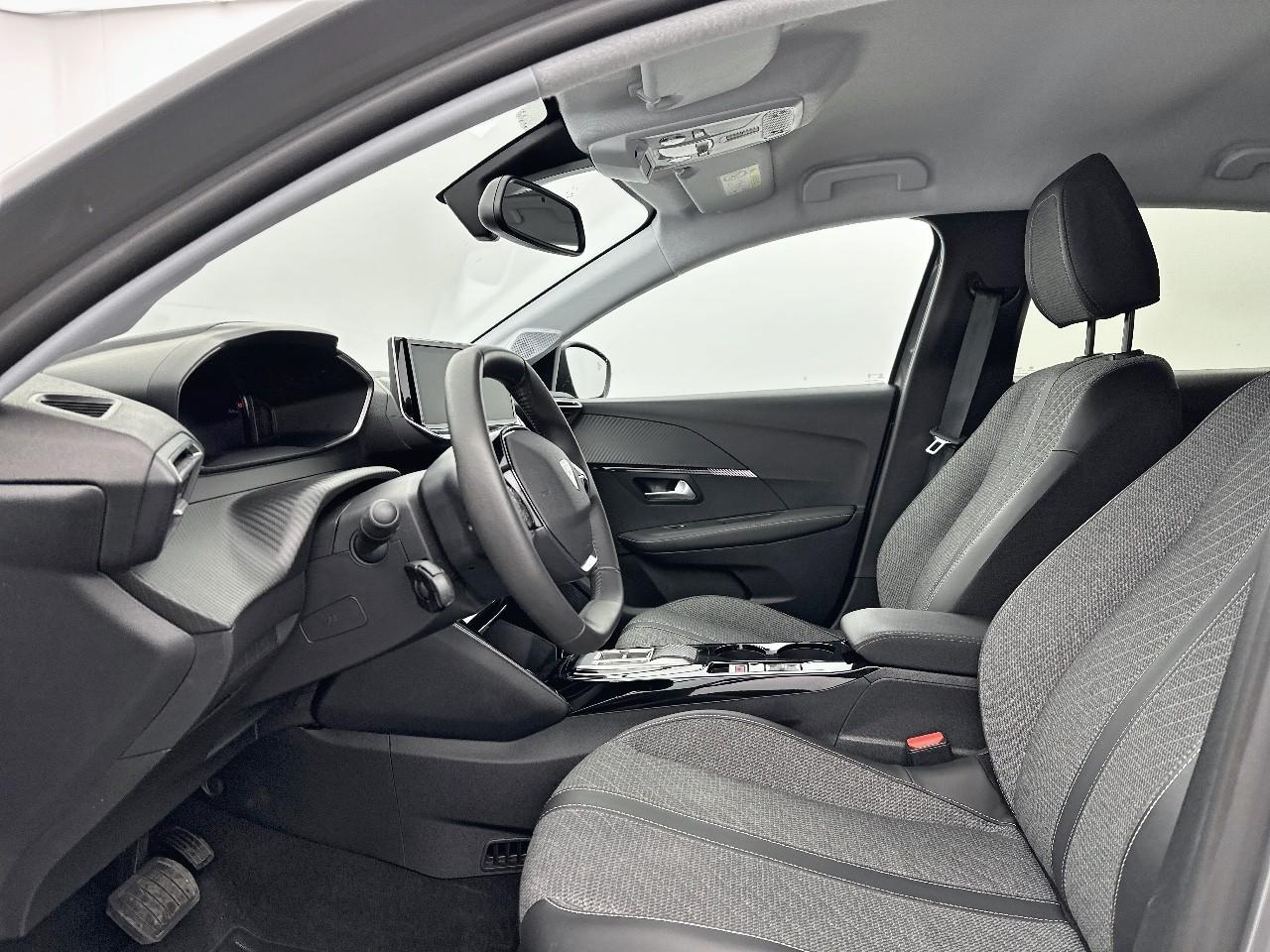Peugeot 208 electrique 54 kwh 156ch allure — photo 9