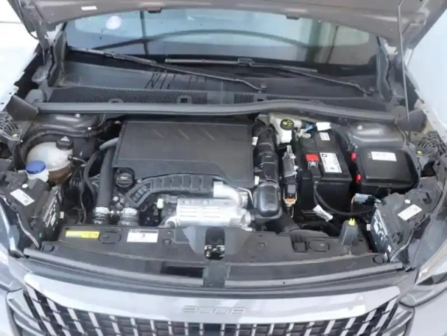 Peugeot 2008 1.2 puretech 130ch s&amp;s gt eat8 — photo 12
