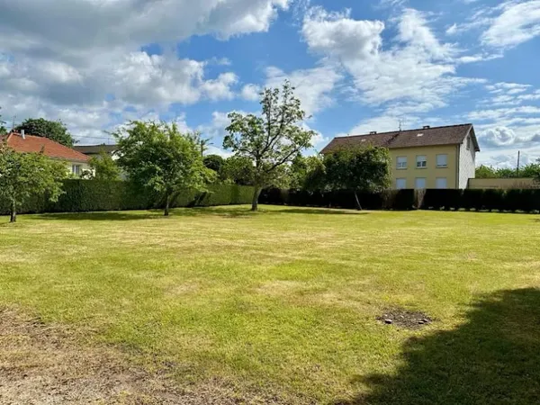 Terrain 703 m²