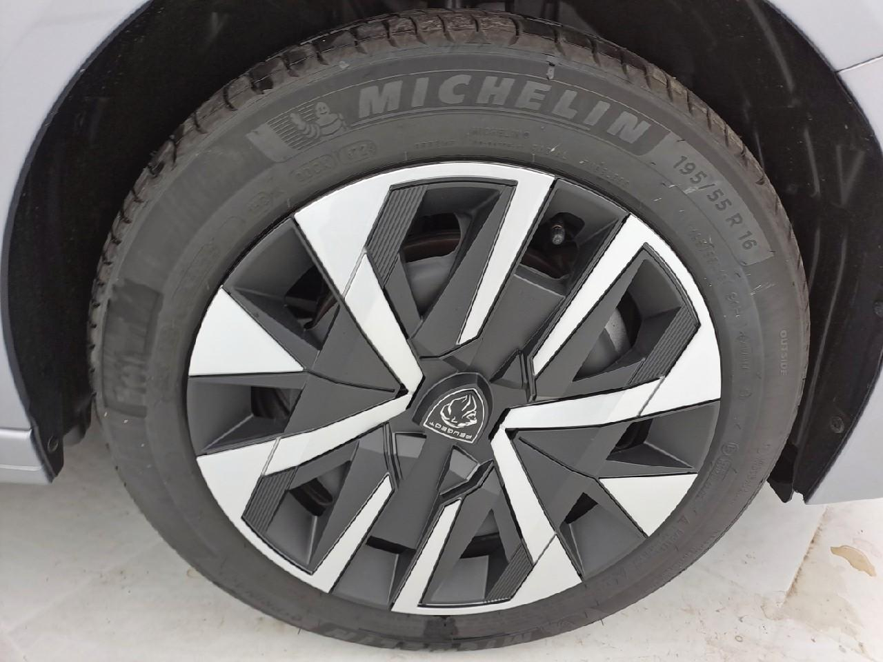 Peugeot 208 100 s&s bvm6 style — photo 19