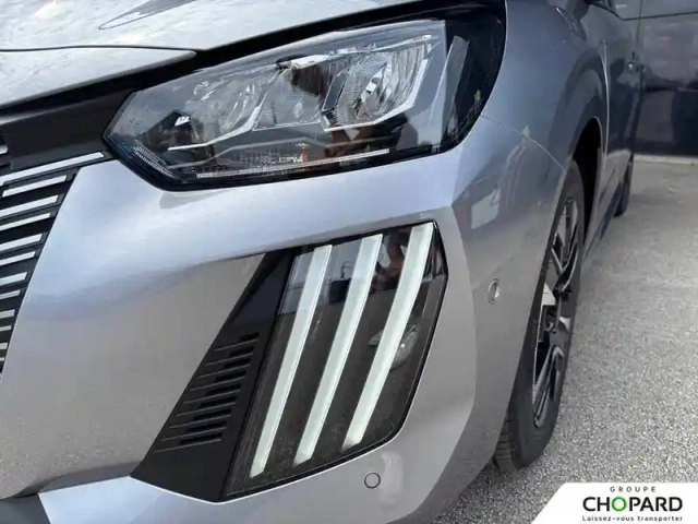 Peugeot 208 turbo 100 ch bvm6 — photo 8