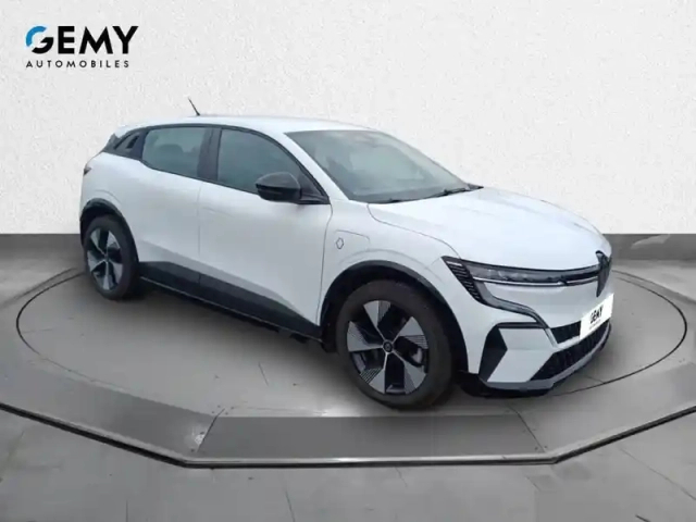 Renault Megane e-tech ev40 130ch standard charge — photo 3