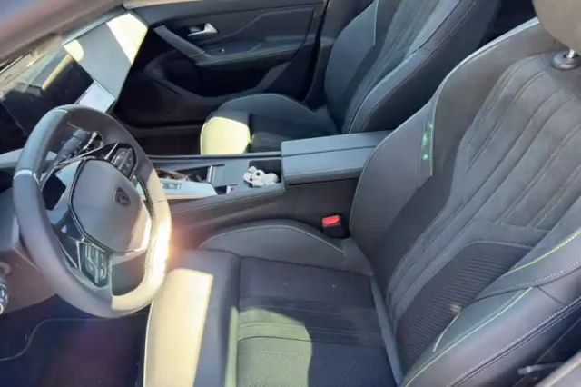 Peugeot 408 electrique 58 kwh 210 ch — photo 10
