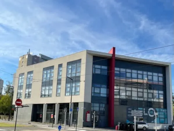Loue bureaux 107m²