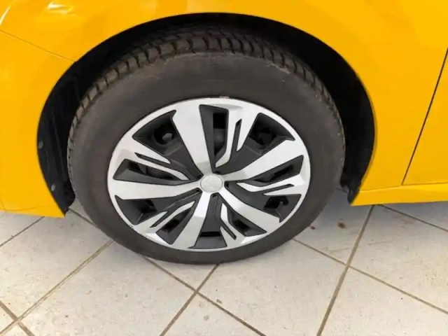 Peugeot 208 1.2 puretech 75ch s&amp;s active pack — photo 3
