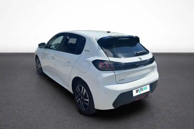 Peugeot 208 puretech 100 s&amp;s eat8 — photo 4