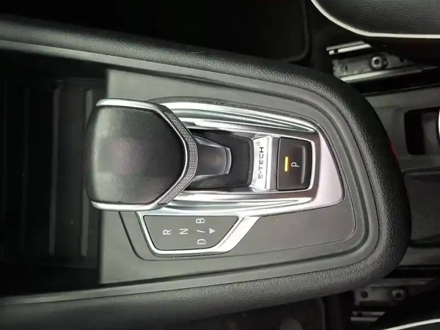 Renault Captur e-tech plug-in 160 — photo 35