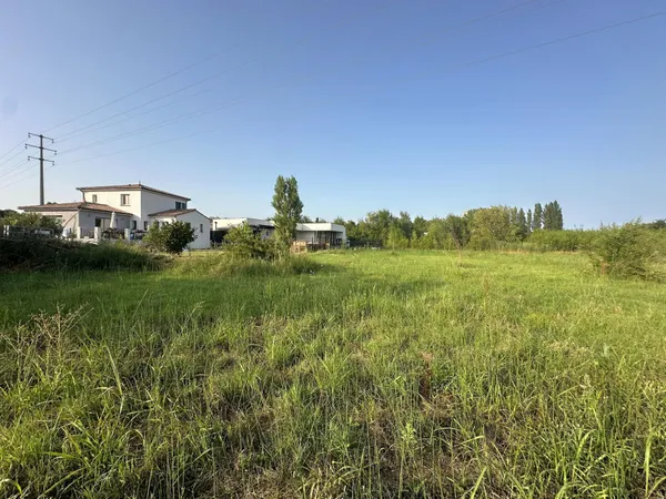 Terrain agricole de plus de 9 200 m² avec forage - Pézenas
