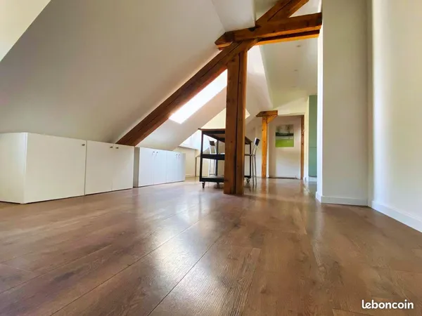 Appartement - 2 pièces avec espace bureau - 69m² au sol - Étage 3/3