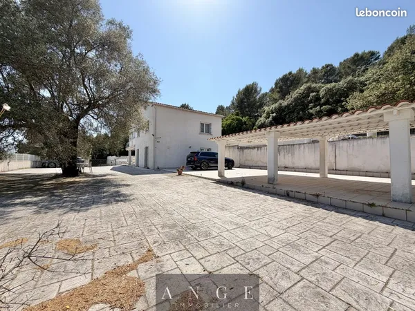 Propriété 7 pièces 200 m²