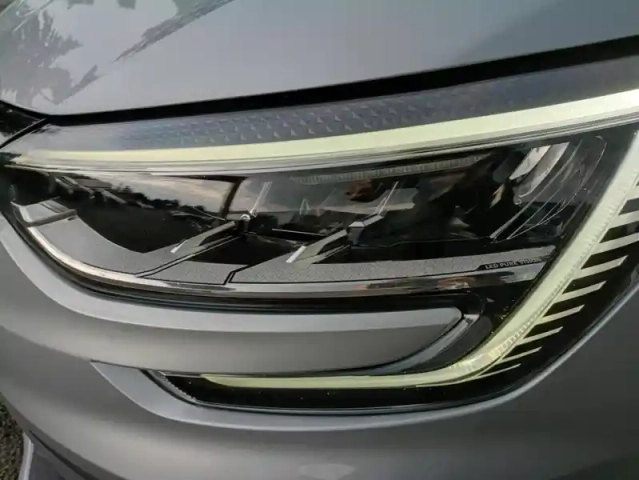 Renault Megane blue dci 115 edc evolution 5p — photo 27