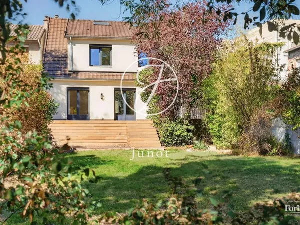 Nanterre - Maison - 180 m² - 8 pièces - Terrain de 535 m²