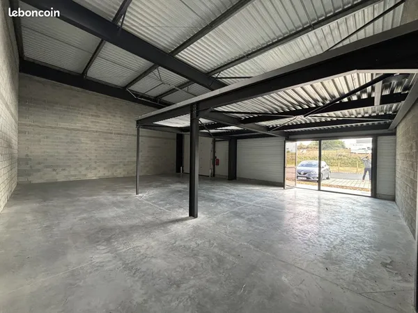 Local 187 m² Cholet