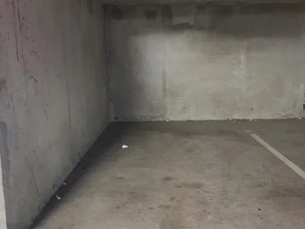 Parking dans residence securisee de poissy a 100 metres de la gare