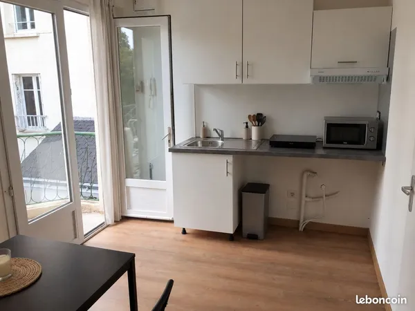 Appartement meublé 28m² rénové + balcon privatif 10m²