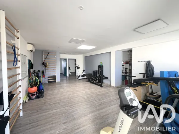 Local commercial 1 pièce 84 m²