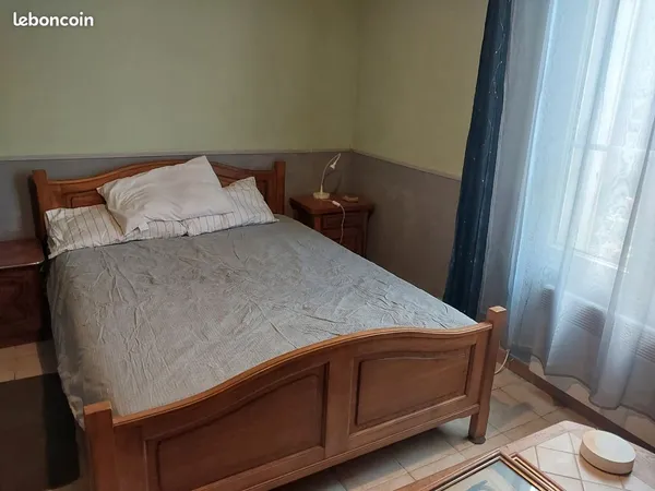 Chambre meublée