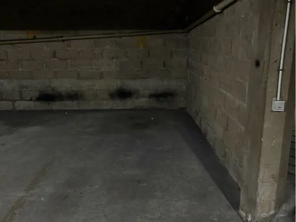 Place de parking en résidence surveillé