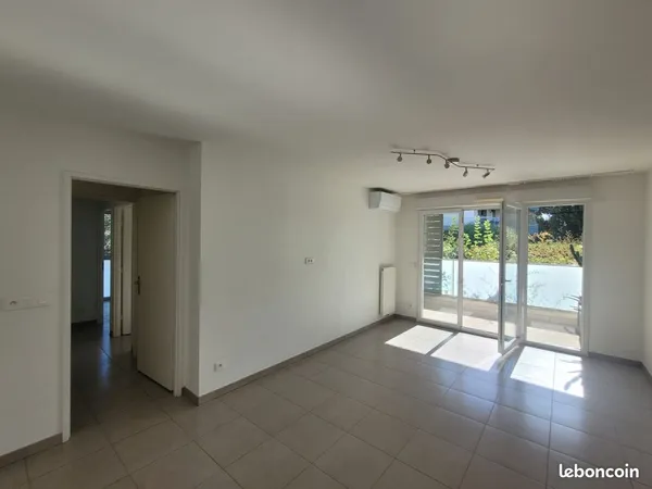 Bureaux de 3 pièces dans résidence calme avec bureaux, professions libérales et habitations