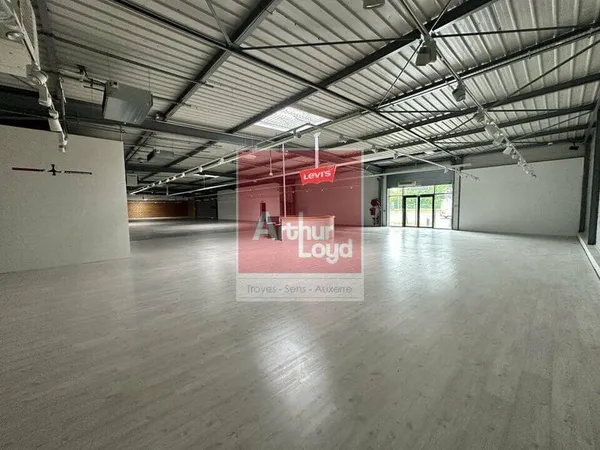 Local commercial 1158 m²