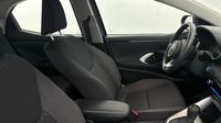 Toyota Yaris 116h Dynamic 5p MY22 — photo 15