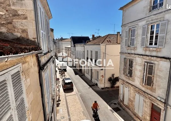 A 2 pas du marché