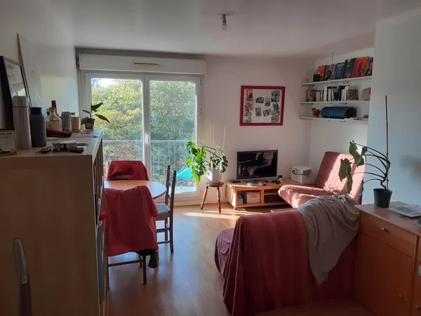 Chambre 13m2 avec balcon et vue sur parc