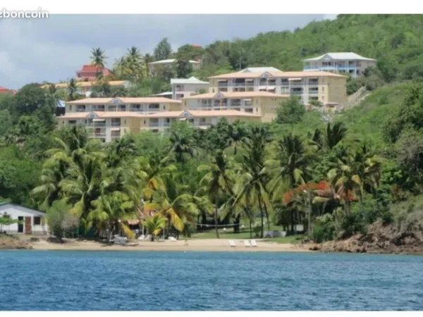 Anse Mitan Superbe F3 au calme, 5min à pieds de la plage, location au mois de juin à Octobre