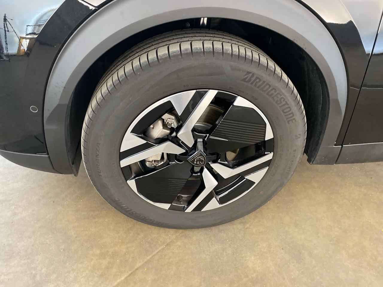 Peugeot 2008 hybrid 145 ch e-dcs6 allure — photo 11