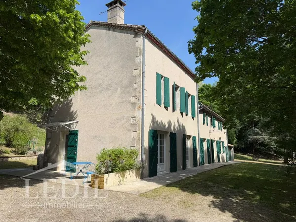 Propriété 10 pièces 324 m²
