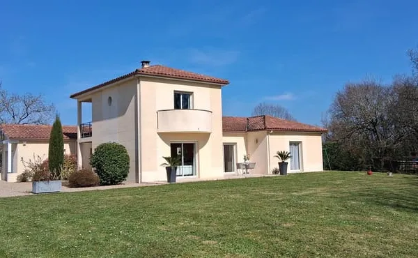 Maison d'architecte à Sarlat, en Périgord Noir