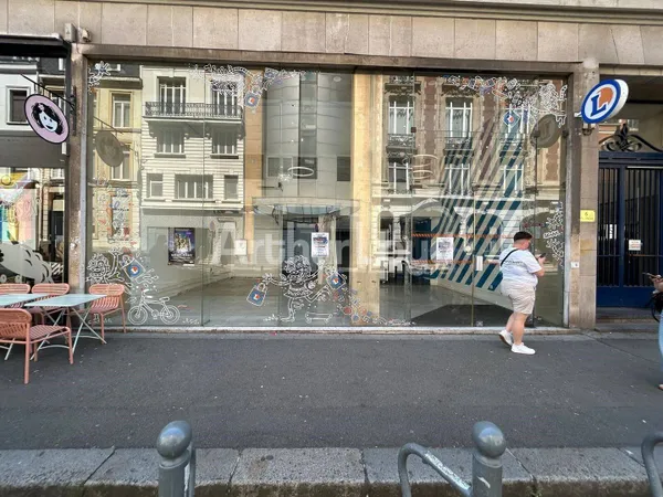 Local commercial 143 m²