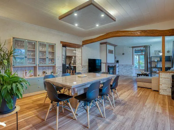 Maison 9 pièces 260 m²