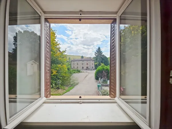 86 M2 - 4 chambres - climatisée - gros potentiel ++ terrasse