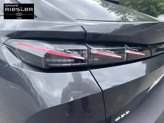 Peugeot 408 phev 225 e-eat8 — photo 17