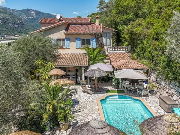 Villa - Castagniers - 220m²