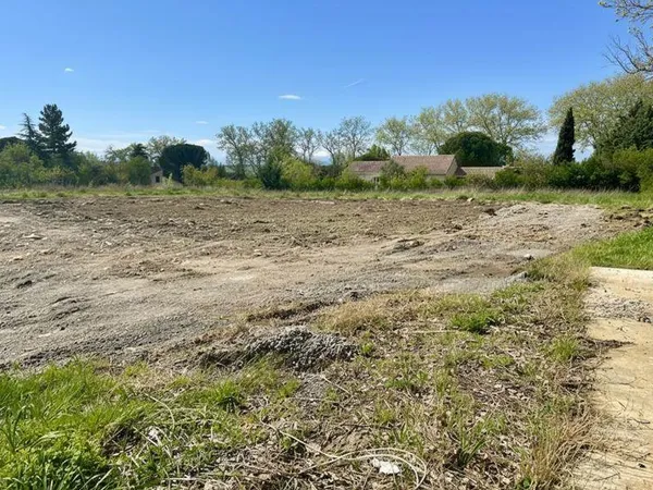 Terrain constructible 2407 m²